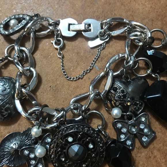 Vintage SilverTone Monet 13 Charm bracelet excellent condition Butterfly & pearl - Picture 8 of 11